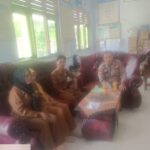 Selalu aktif Jaga Silaturahmi, anggota Polsek Leuwidamar laksanakan patroli dialogis sambangi Sekolah SDN 3 Nayagati IMG-20251104-WA0092