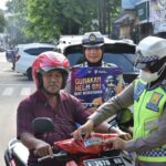 Hari Kedua Operasi Keselamatan Maung 2026, Sat Lantas Polres Lebak Bagikan Pamflet dan Tempelkan Stiker Himbauan IMG-20260203-WA0053